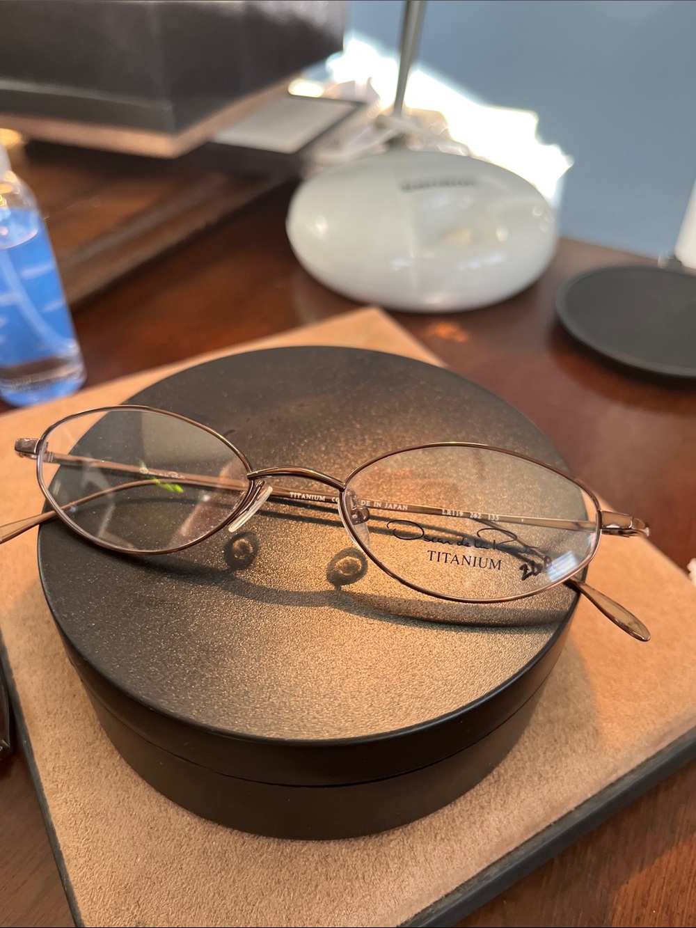 Oscar de la Renta Titanium LR119 262  47/17/135 Oval frame- Sleek Brown “New”